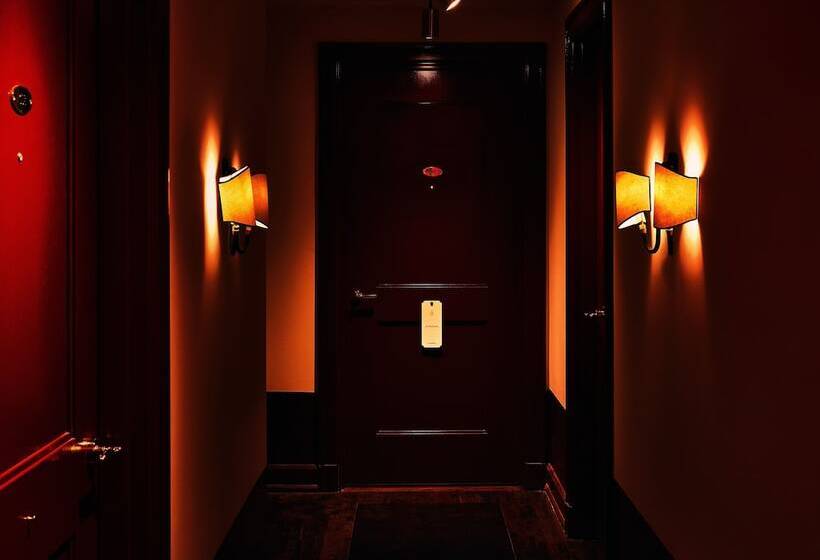 The Siren Hotel, An Ash