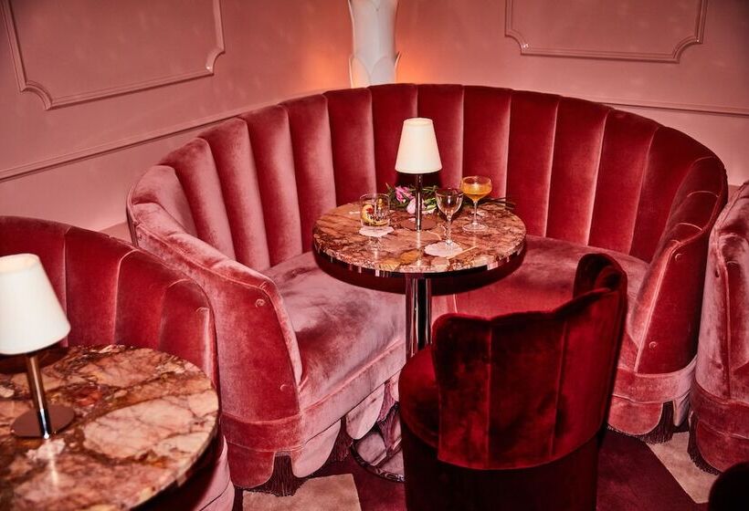 The Siren Hotel, An Ash