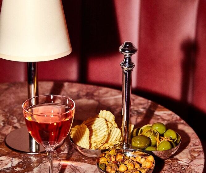 The Siren Hotel, An Ash