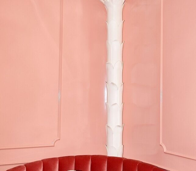 The Siren Hotel, An Ash