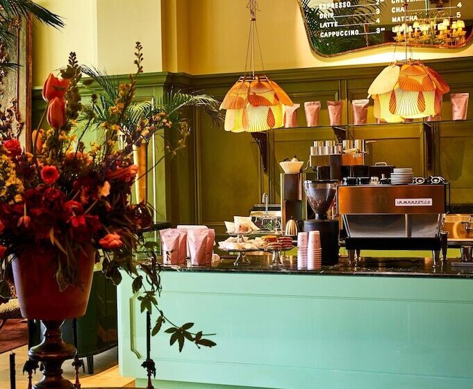 The Siren Hotel, An Ash