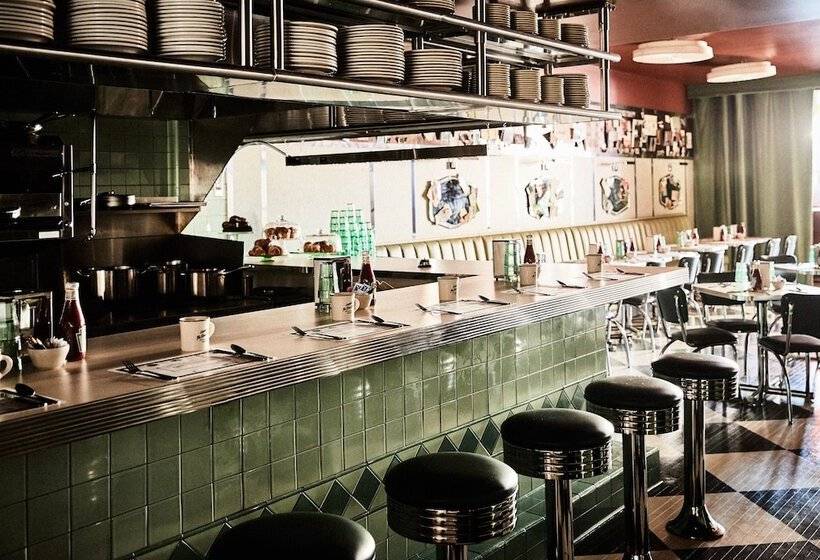 The Siren Hotel, An Ash