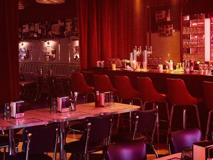 The Siren Hotel, An Ash