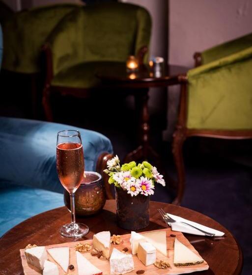 Отель The Town House  Adults Only