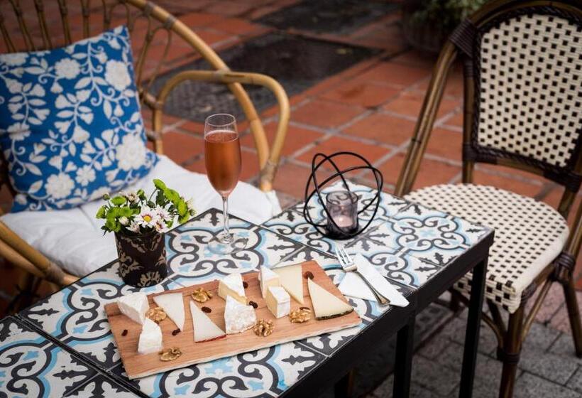 Отель The Town House  Adults Only