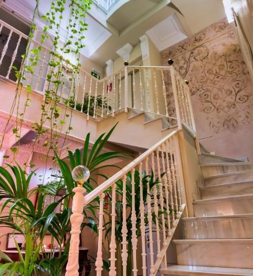 Отель The Town House  Adults Only