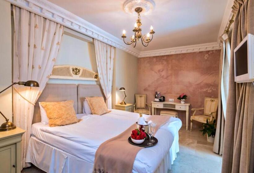 Отель The Town House  Adults Only