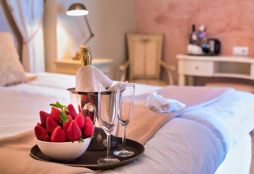 Отель The Town House  Adults Only