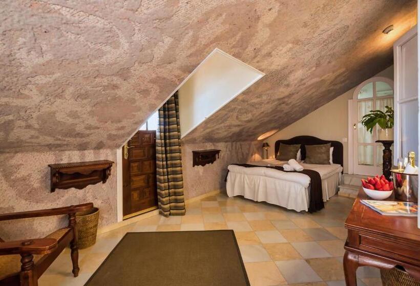 Отель The Town House  Adults Only