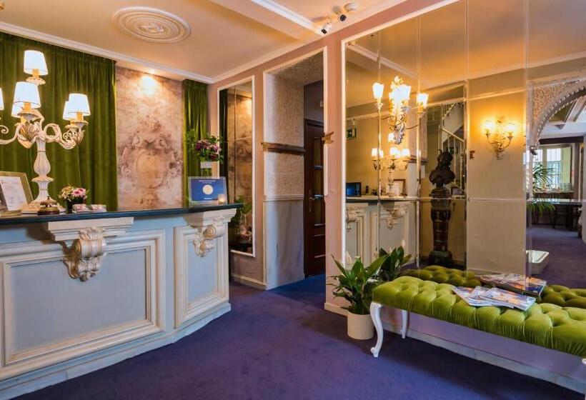 Отель The Town House  Adults Only