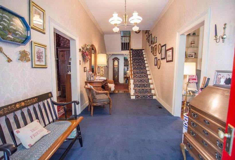 ホテル The Widow Kip S Inn