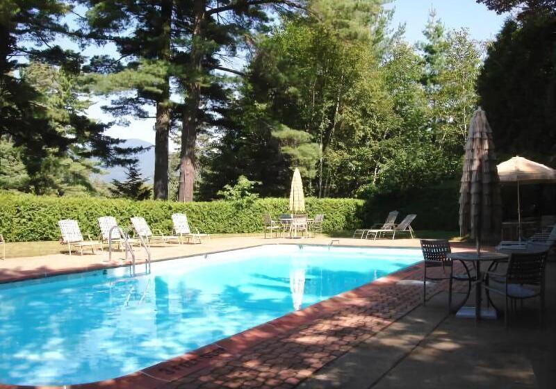 فندق Town House Lodge