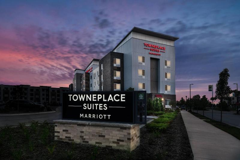 هتل Towneplace Suites By Marriott Milwaukee Oak Creek