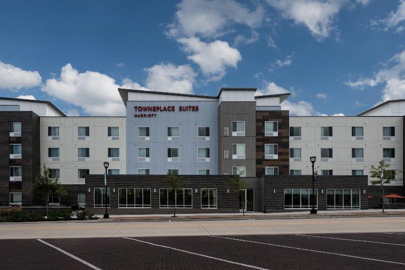 هتل Towneplace Suites By Marriott Milwaukee Oak Creek