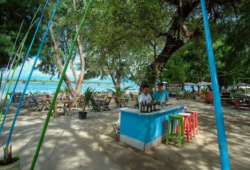مسافرخانه Warna Beach