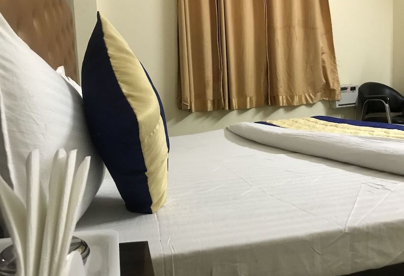 Отель Aamantran Inn