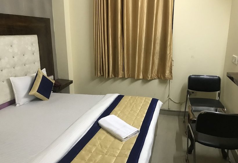 Отель Aamantran Inn