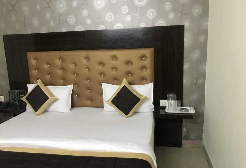 Отель Aamantran Inn