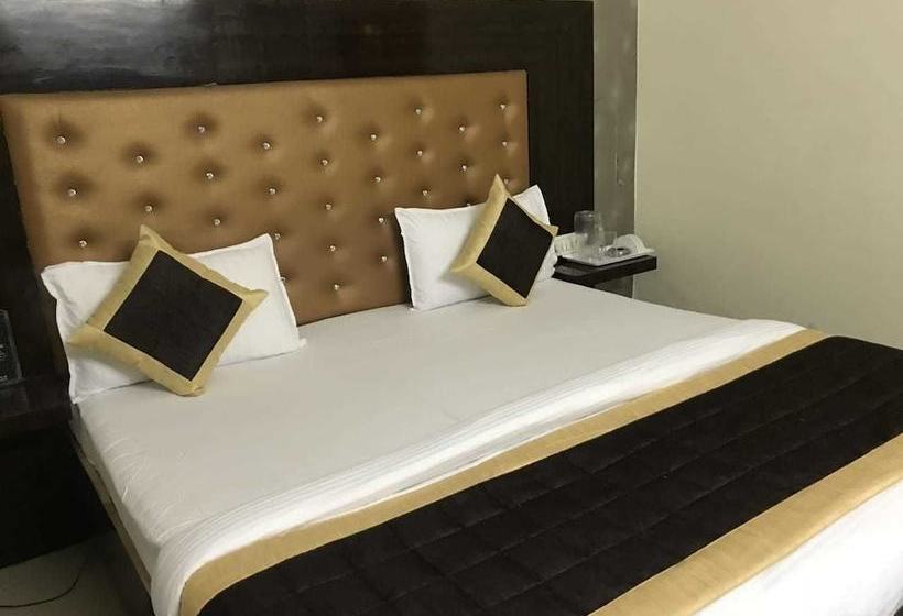 Отель Aamantran Inn