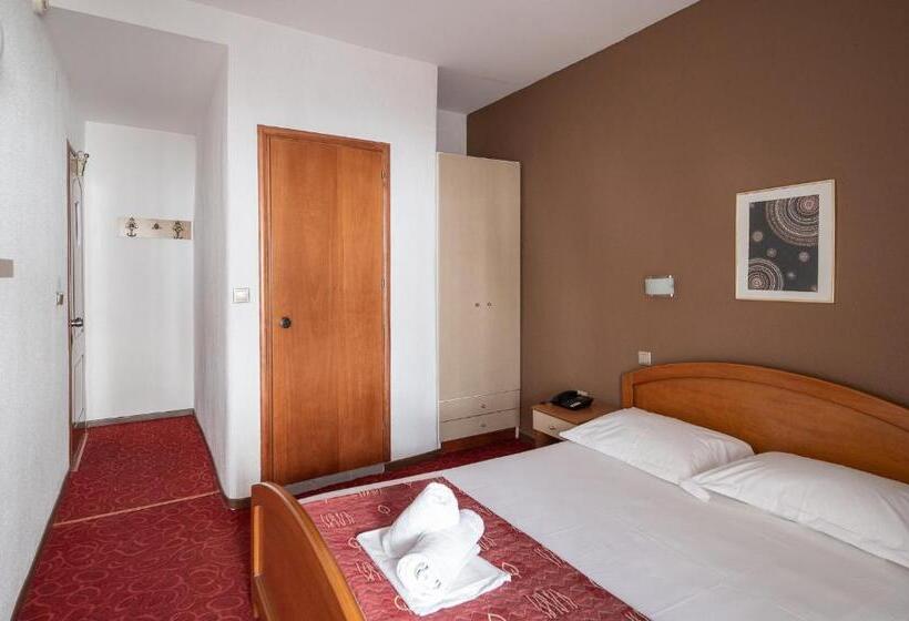 בית מלון כפרי Akropol