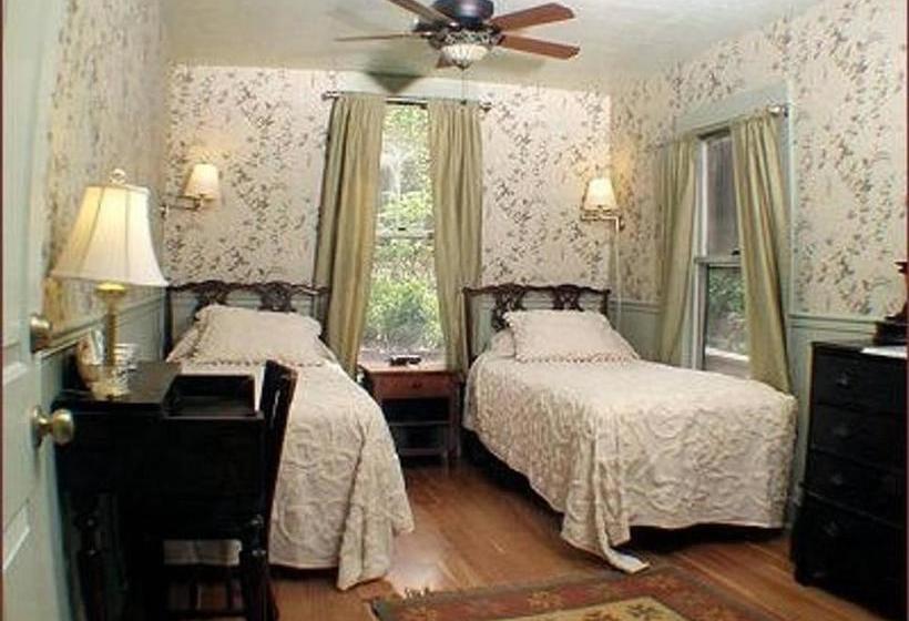 فندق Anne Hathaway House