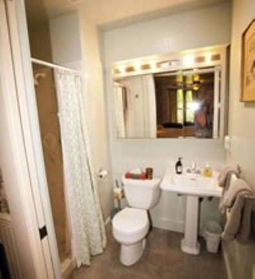 فندق Anne Hathaway House