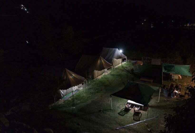 هتل Backpacker Panda Chand Palace