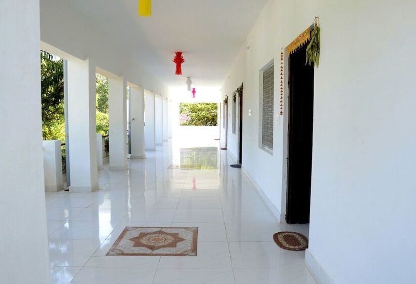 هتل Backpacker Panda Chand Palace