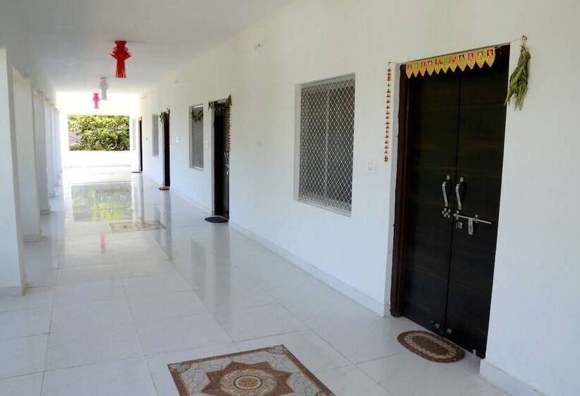 هتل Backpacker Panda Chand Palace