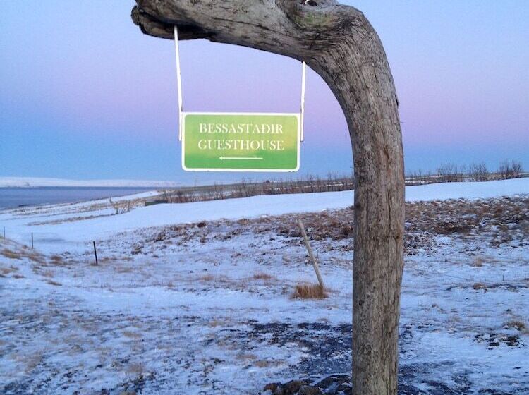هتل Bessastadir Guesthouse
