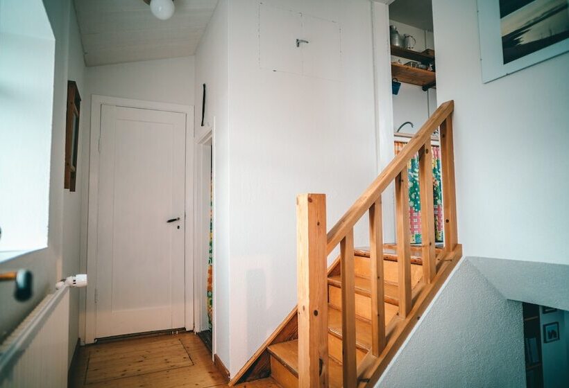 هتل Bessastadir Guesthouse