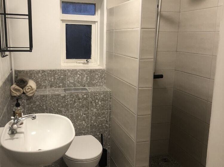 هتل Bessastadir Guesthouse