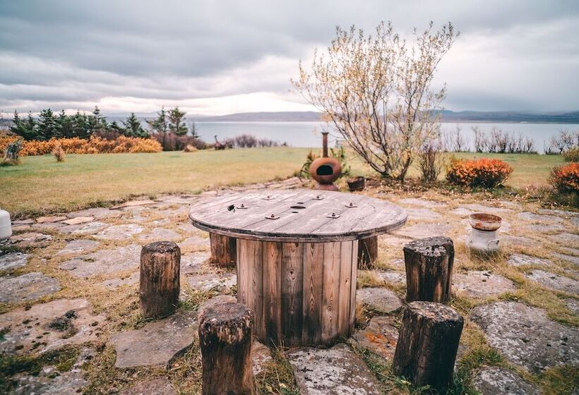 هتل Bessastadir Guesthouse