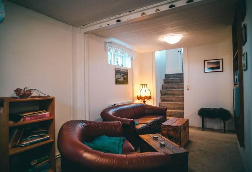 هتل Bessastadir Guesthouse