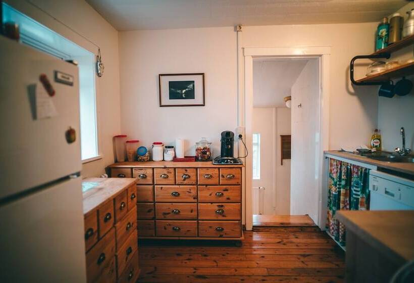 هتل Bessastadir Guesthouse