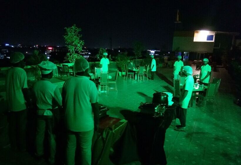 فندق Challenger Residency