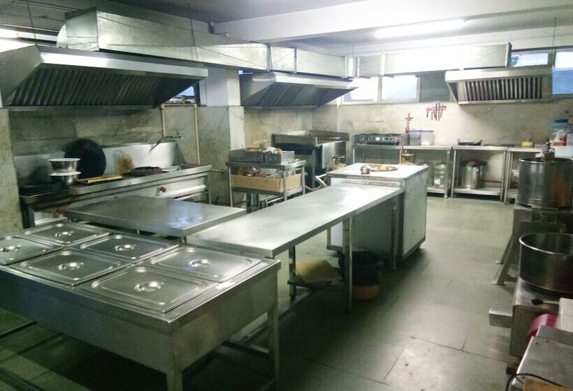 فندق Challenger Residency