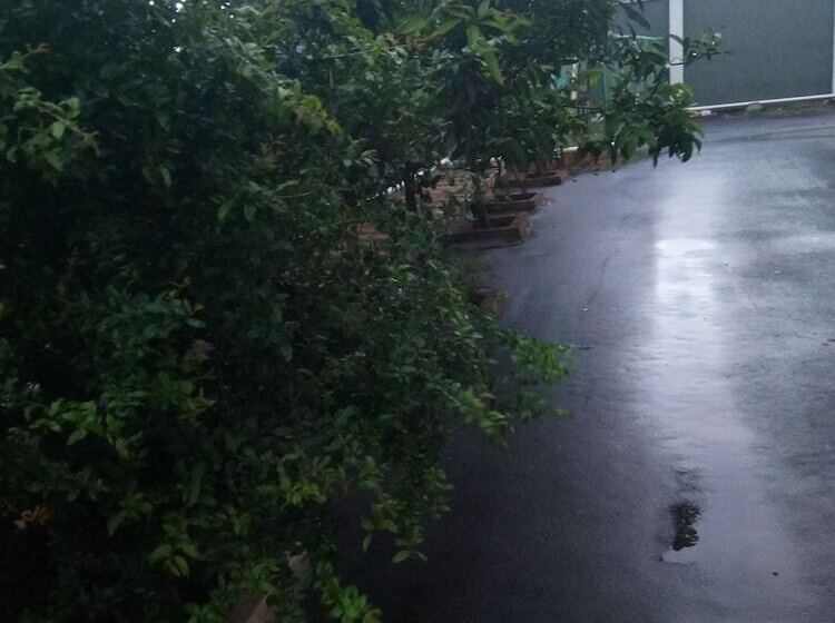 فندق Challenger Residency