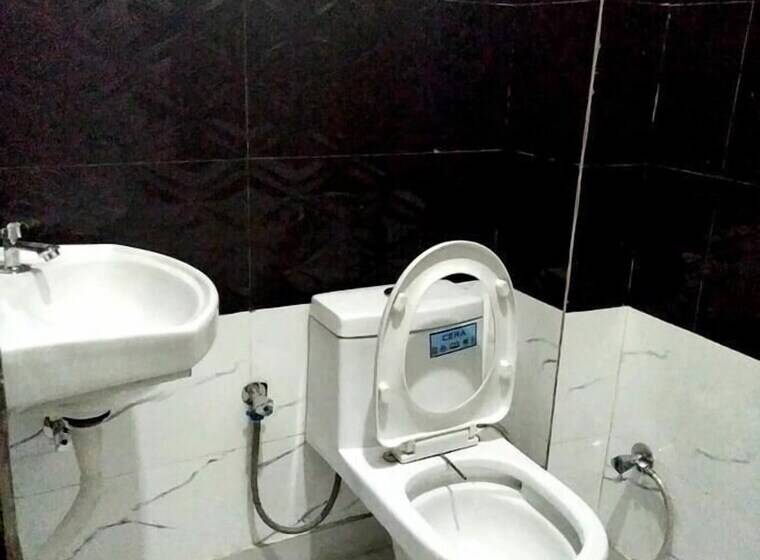 בית מלון כפרי City Backpackers Hostel