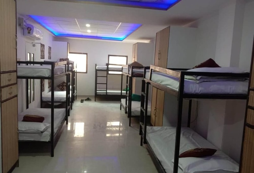 בית מלון כפרי City Backpackers Hostel