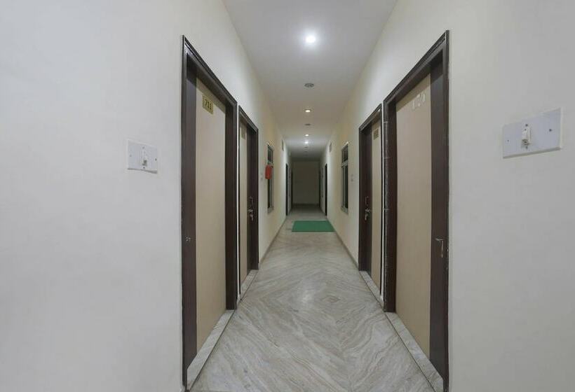 Отель Dhruv Restaurants & Bar