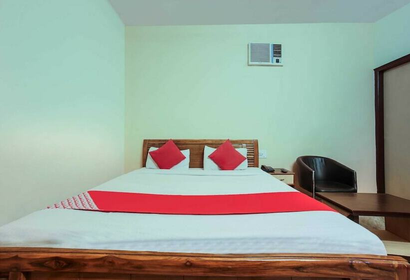 Отель Dhruv Restaurants & Bar