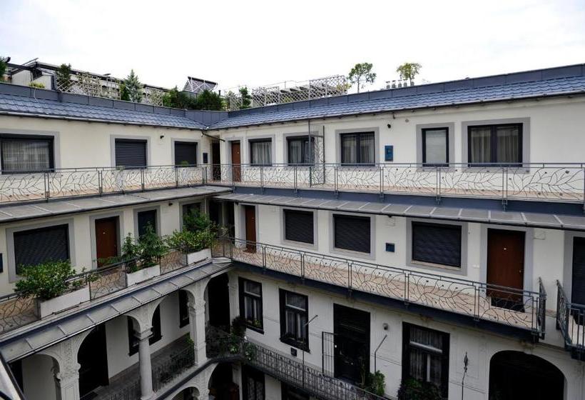 בית מלון כפרי Dunaflat - Opera Romantica Apartment