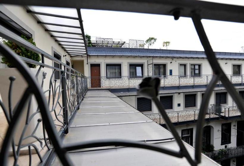 בית מלון כפרי Dunaflat - Opera Romantica Apartment