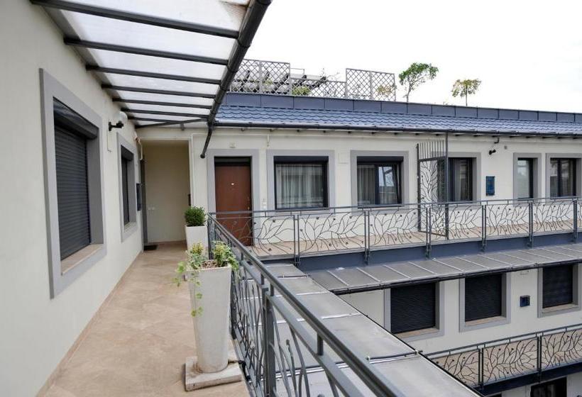 בית מלון כפרי Dunaflat - Opera Romantica Apartment