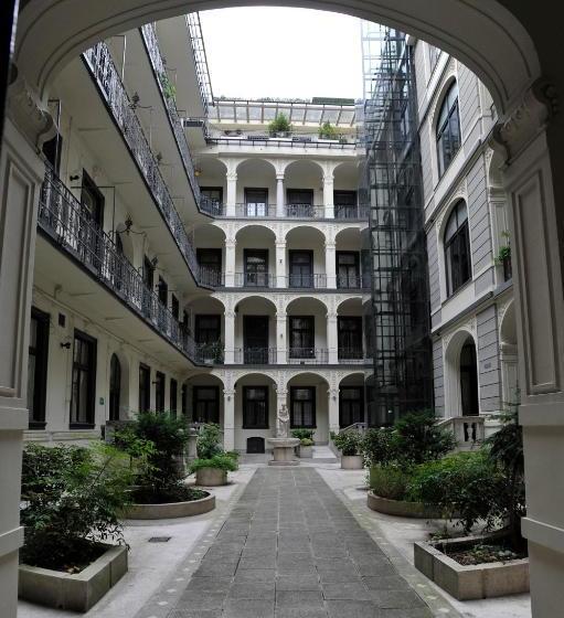 בית מלון כפרי Dunaflat - Opera Romantica Apartment