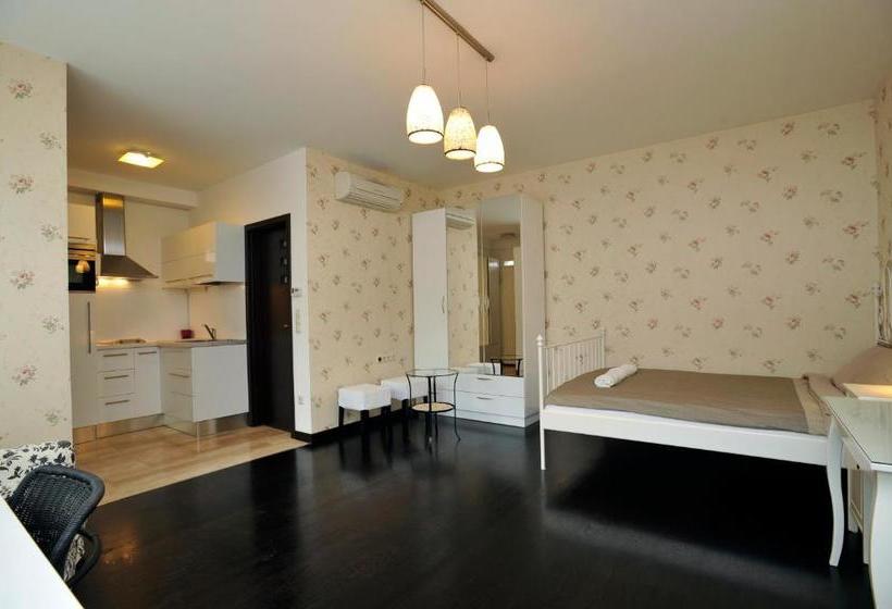 בית מלון כפרי Dunaflat - Opera Romantica Apartment