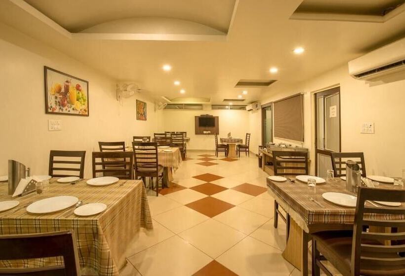 Отель Elite Suites Mint Gomti Nagar
