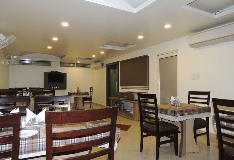 Отель Elite Suites Mint Gomti Nagar