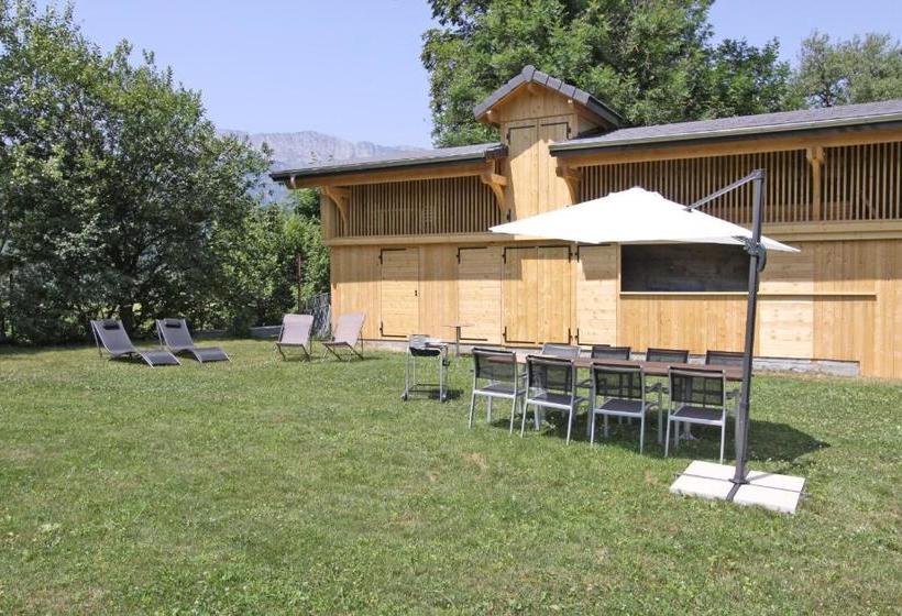 Отель Entre Lac Et Montagnes